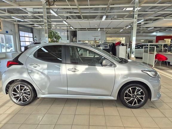 Käytetty Toyota Yaris Plus 114 HP (83 kW) 2025 Hopea Viistoperä