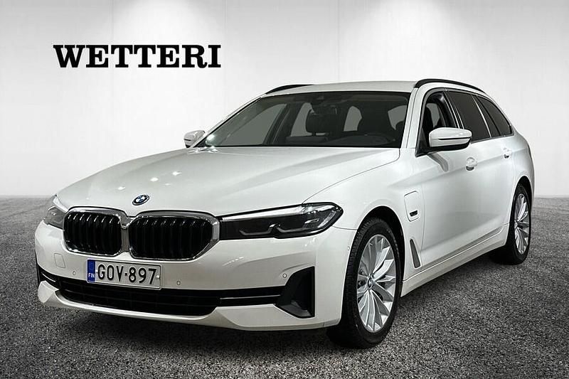 Valkoinen Käytetty 2022 BMW 530e Farmari | 24 900 € (Hyvä tarjous) - Kuva 1/4