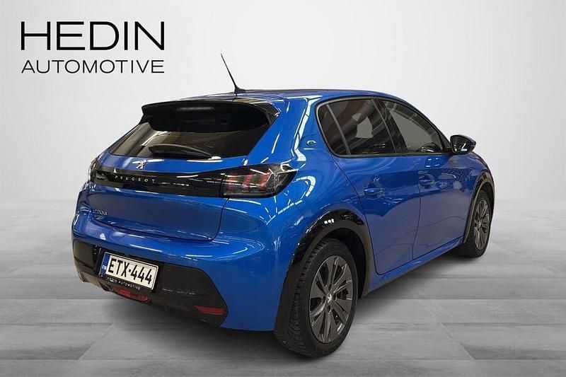 Käytetty Peugeot e-208 Allure 100 kW (136 HP) 2022 Sininen Viistoperä