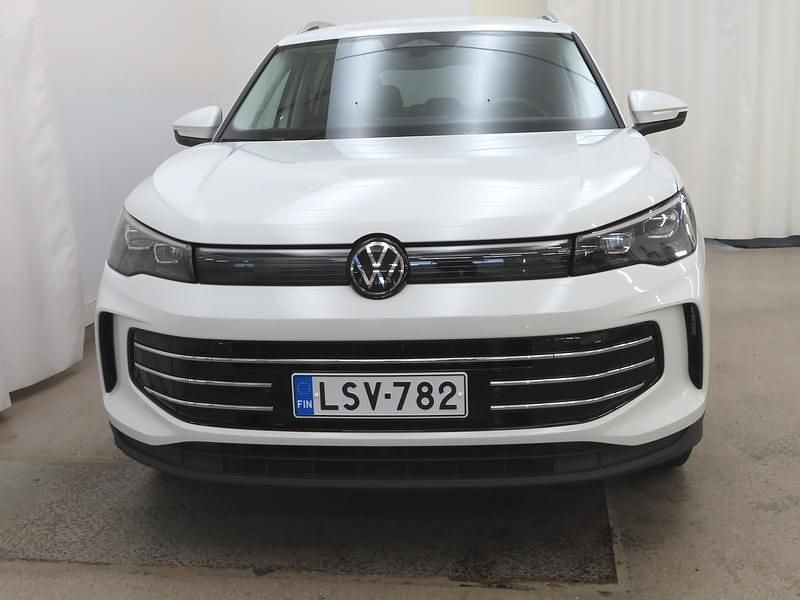 Käytetty VW Tiguan Business 204 HP (150 kW) 2024 Valkoinen Katumaasturi
