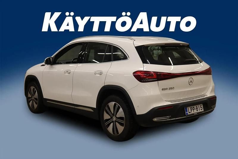 Käytetty Mercedes EQA250 139 kW (190 HP) 2021 Valkoinen Katumaasturi