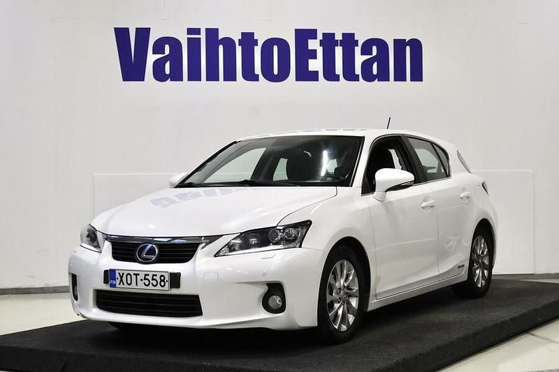 Käytetty Lexus CT200h Executive Line 99 HP (72 kW) 2011 Valkoinen Viistoperä