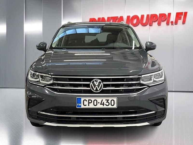 Käytetty VW Tiguan Business 245 HP (180 kW) 2021 Harmaa Katumaasturi