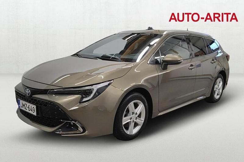 Ruskea (beige) Käytetty 2023 Toyota Corolla Edition Farmari | 32 900 € (Hieman kallis) - Kuva 1/4