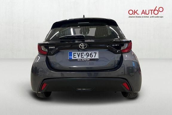 Käytetty Toyota Yaris 114 HP (83 kW) 2024 Harmaa Viistoperä