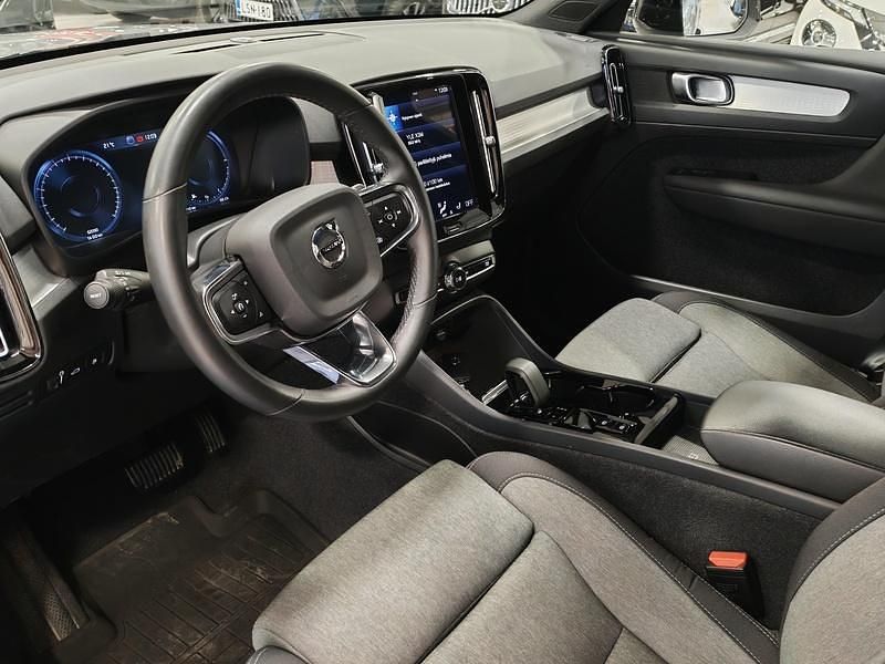 Käytetty Volvo XC40 Plus 211 HP (155 kW) 2024 Katumaasturi