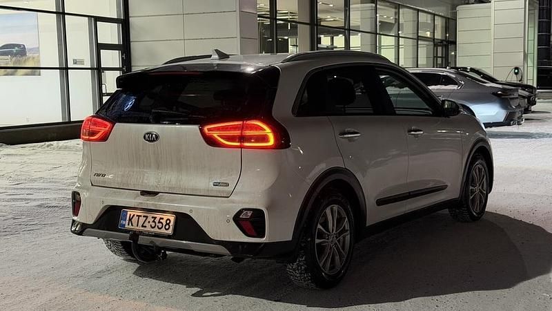 Käytetty Kia Niro Platinum 140 HP (102 kW) 2021 Valkoinen Katumaasturi