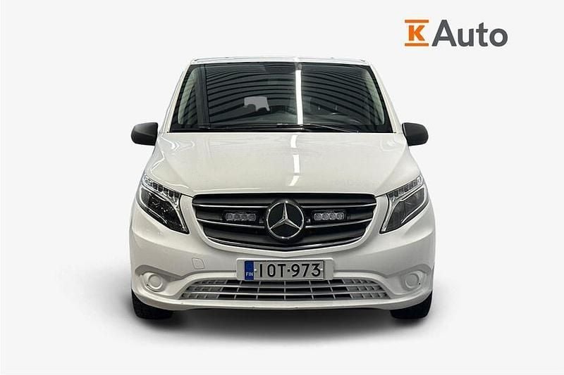 Käytetty Mercedes Vito Business 136 HP (100 kW) 2022 Van