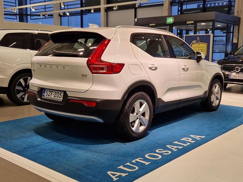 Käytetty Volvo XC40 Business Edition 197 HP (144 kW) 2022 Valkoinen Katumaasturi