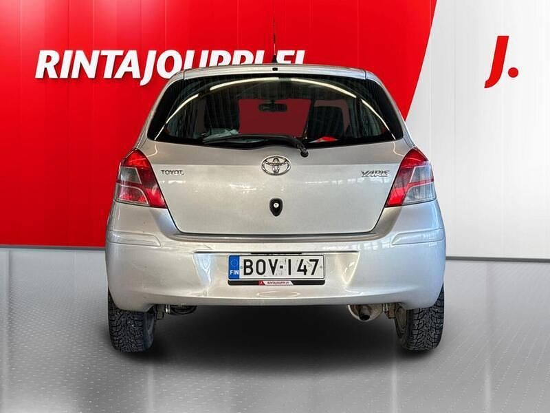 Käytetty Toyota Yaris Edition 90 HP (66 kW) 2011 Hopea Viistoperä