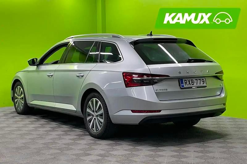 Käytetty Skoda Superb Style 156 HP (114 kW) 2022 Hopea / harmaa Farmari