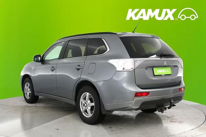Käytetty Mitsubishi Outlander P-HEV Instyle 121 HP (88 kW) 2014 Hopea / harmaa Farmari