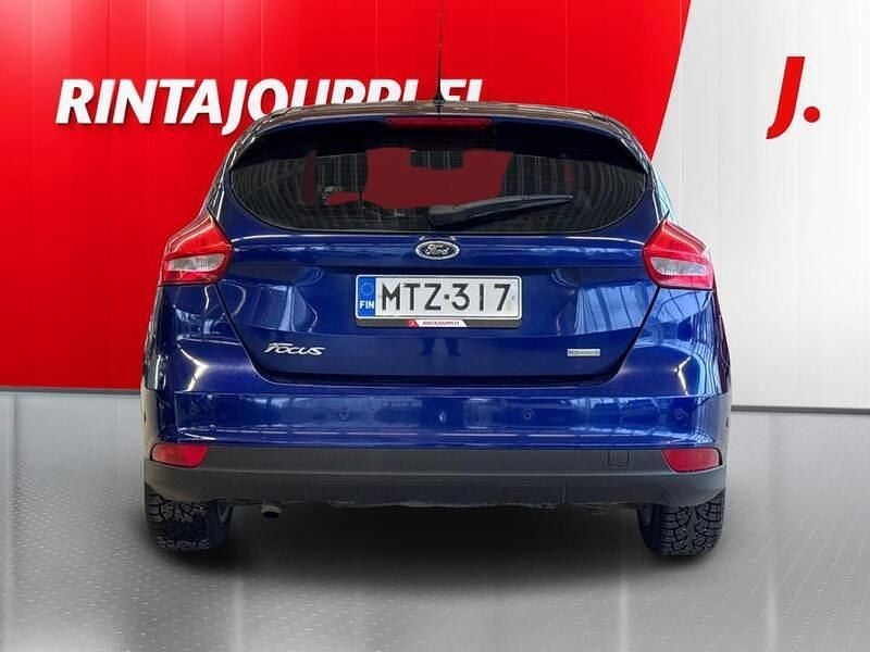 Käytetty Ford Focus Titanium 125 HP (91 kW) 2016 Sininen Viistoperä
