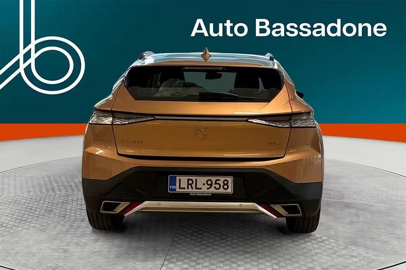Käytetty DS Automobiles DS4 Crossback Trocadero 224 HP (164 kW) 2022 Katumaasturi