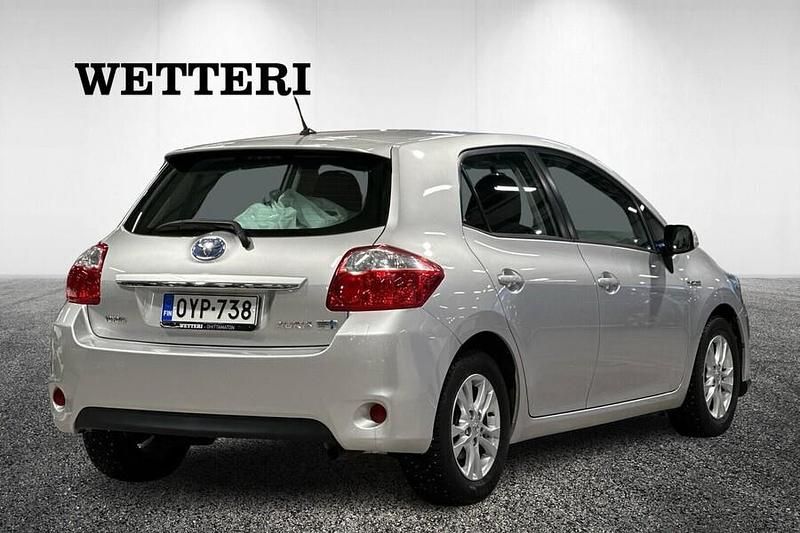 Käytetty Toyota Auris Hybrid Sol 99 HP (72 kW) 2010 Hopea Viistoperä
