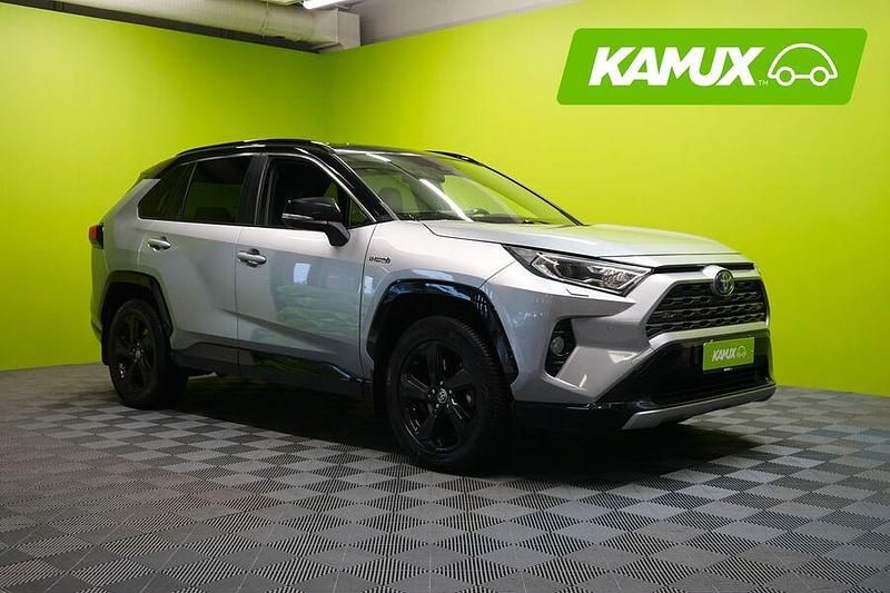 Hopea / harmaa Käytetty 2021 Toyota RAV4 Business Edition Farmari | 33 790 € (Perustarjous) - Kuva 1/3
