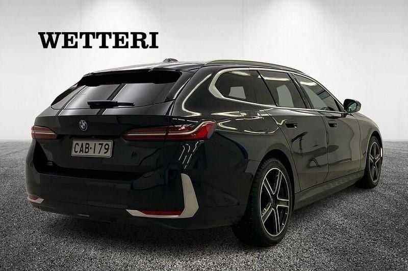 Käytetty BMW 530e 299 HP (219 kW) 2024 Musta Farmari