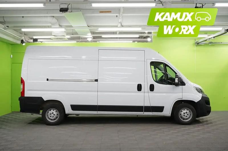 Käytetty Citroën Jumper 140 HP (102 kW) 2023 Icy white paint/nonmetallic paint Tila-auto