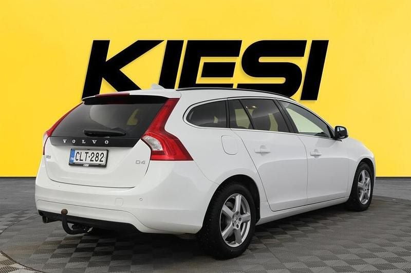 Käytetty Volvo V60 Momentum 163 HP (119 kW) 2014 Farmari