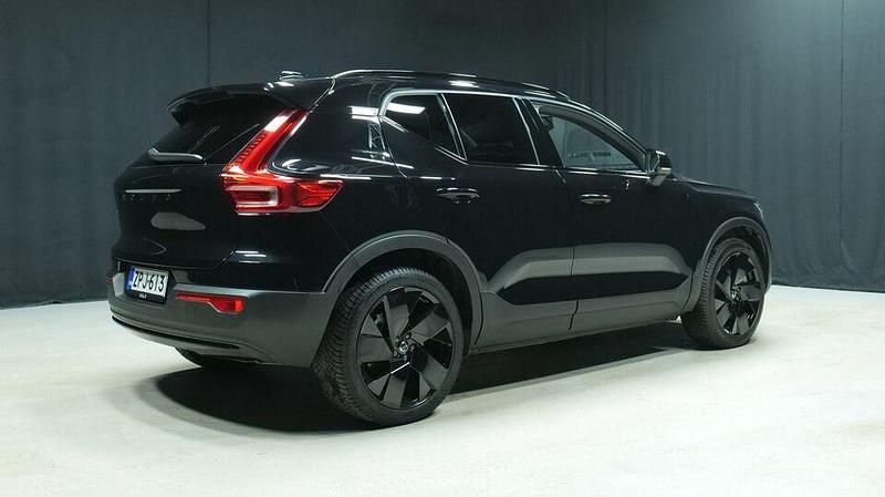 Käytetty Volvo EX40 Performance 325 kW (442 HP) 2024 Musta Katumaasturi