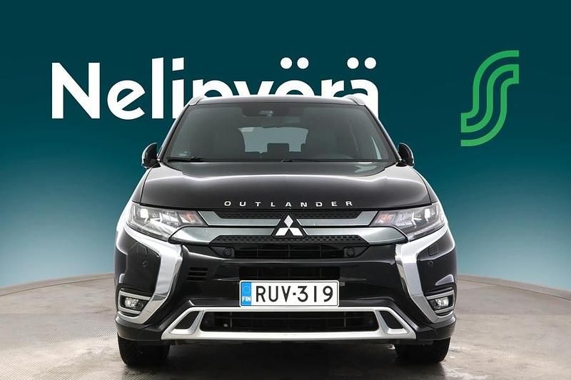 Käytetty Mitsubishi Outlander P-HEV Instyle 135 HP (99 kW) 2020 Musta Katumaasturi