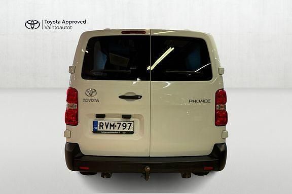 Käytetty Toyota Proace Edition 142 HP (104 kW) 2024 Valkoinen Tila-auto