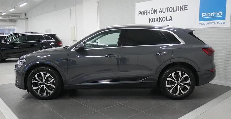 Käytetty Audi Q8 e-tron 250 kW (340 HP) 2023 Harmaa Katumaasturi