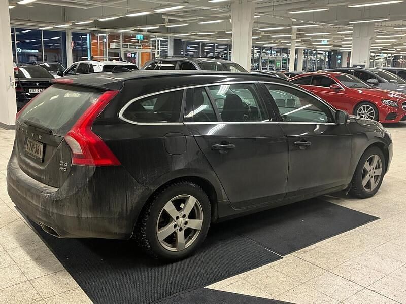 Käytetty Volvo V60 Business Edition 181 HP (133 kW) 2015 Farmari