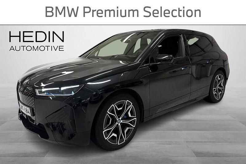 Musta Käytetty 2023 BMW iX Comfort Edition Katumaasturi | 47 500 € (Hyvä tarjous) - Kuva 1/3