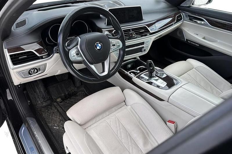 Käytetty BMW 740 Exclusive 258 HP (189 kW) 2017 Sedan
