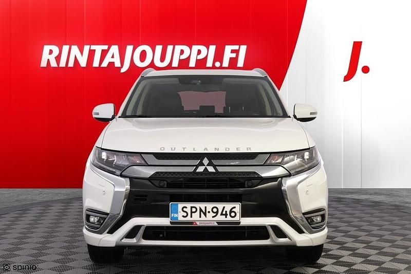 Käytetty Mitsubishi Outlander P-HEV Invite 135 HP (99 kW) 2019 Valkoinen Katumaasturi