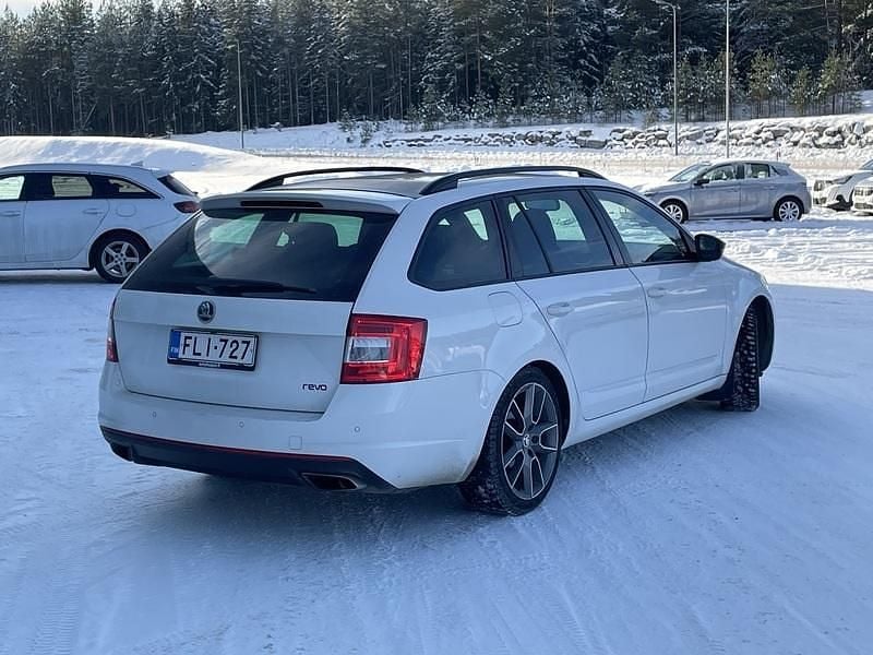 Käytetty Skoda Octavia RS 220 HP (161 kW) 2014 Viistoperä