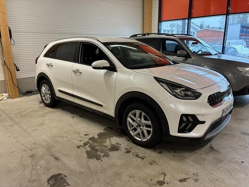 Käytetty Kia Niro 105 HP (77 kW) 2022 Katumaasturi