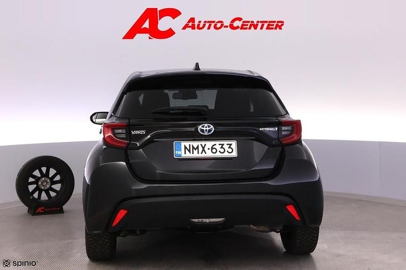 Käytetty Toyota Yaris Hybrid Style 116 HP (85 kW) 2022 Viistoperä