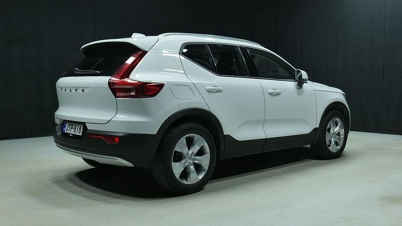 Käytetty Volvo XC40 Business Edition 163 HP (119 kW) 2022 Valkoinen Katumaasturi