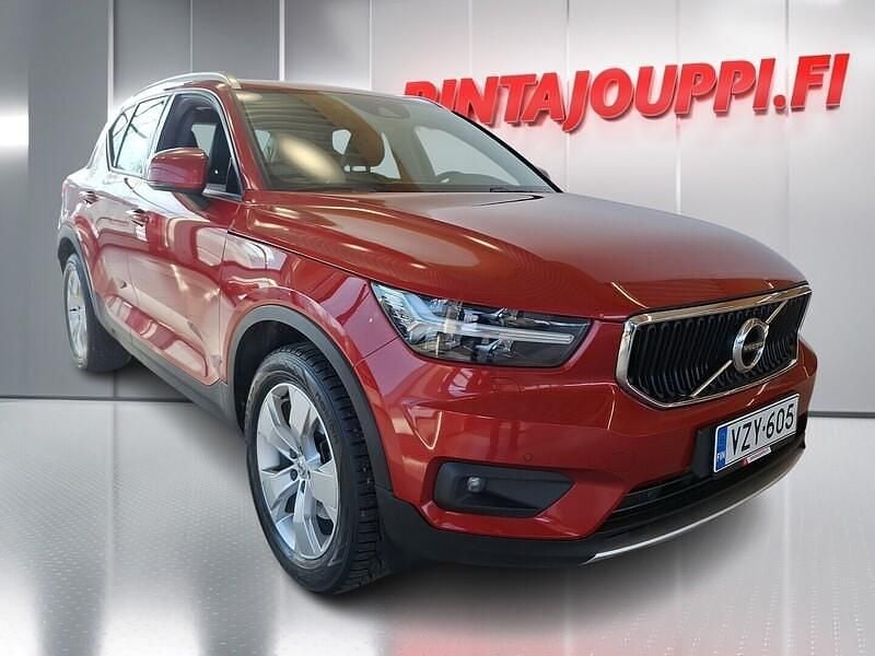 Käytetty Volvo XC40 Momentum 190 HP (139 kW) 2018 Punainen Katumaasturi