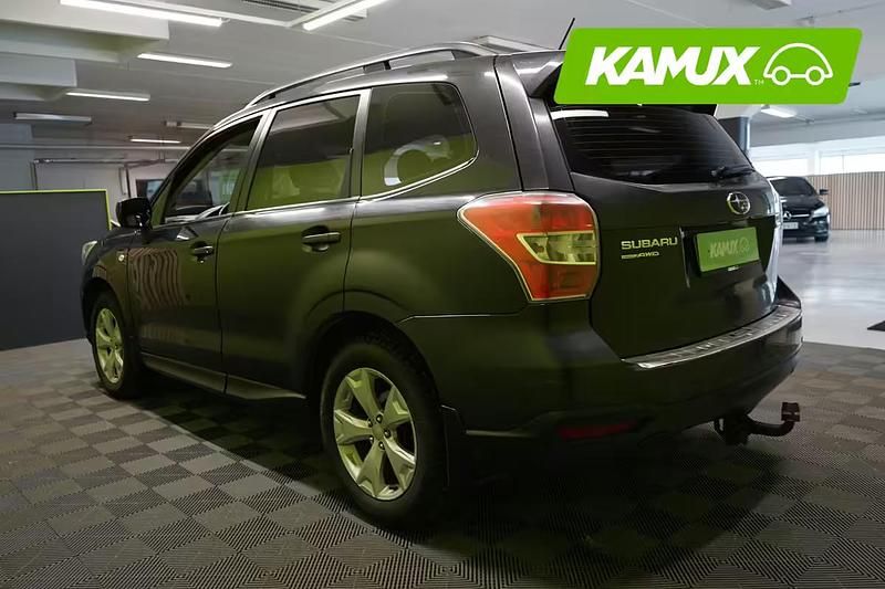 Käytetty Subaru Forester 150 HP (110 kW) 2013 Hopea / harmaa Katumaasturi