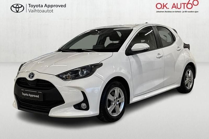 Käytetty Toyota Yaris Hybrid Active 116 HP (85 kW) 2022 Valkoinen Viistoperä