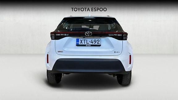 Käytetty Toyota Yaris Cross Active 116 HP (85 kW) 2025 Valkoinen Katumaasturi