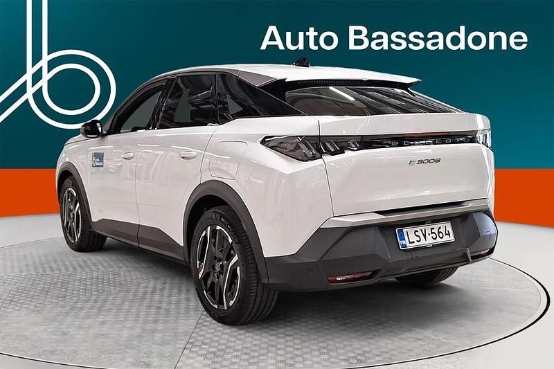 Käytetty Peugeot e-3008 Allure 155 kW (211 HP) 2025 Katumaasturi