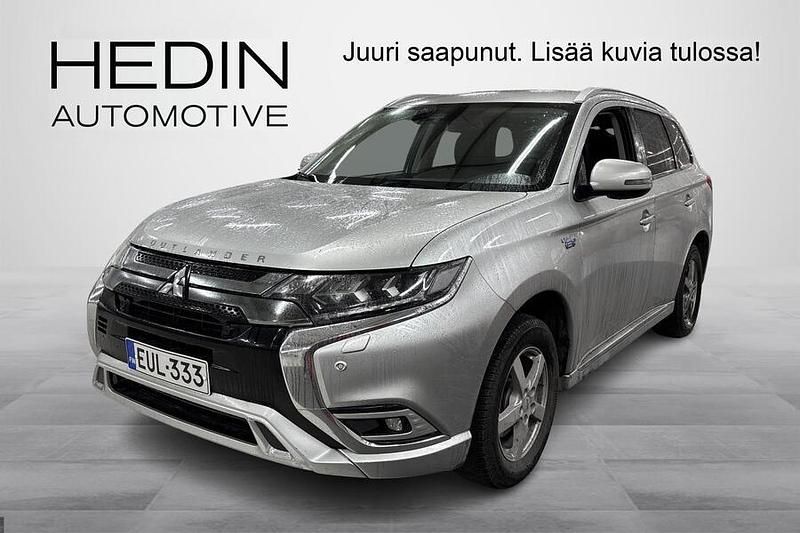 Hopea Käytetty 2018 Mitsubishi Outlander P-HEV Intense Katumaasturi | 15 490 € (Perustarjous) - Kuva 1/4
