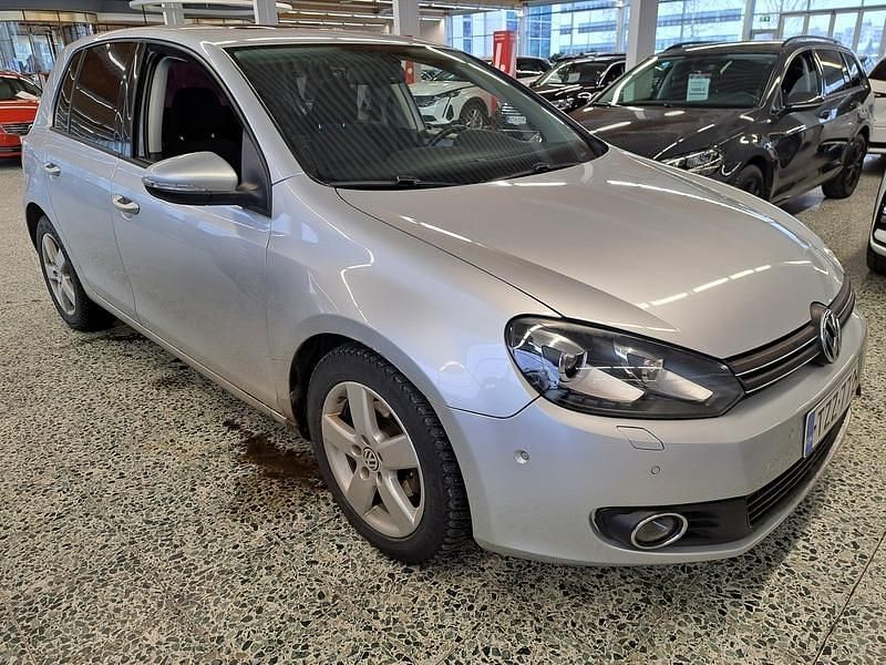 Käytetty VW Golf VI Comfortline 105 HP (77 kW) 2011 Hopea Viistoperä