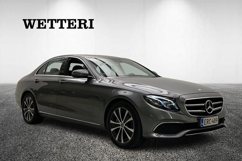 Harmaa Käytetty 2019 Mercedes E300 Avantgarde Edition Sedan | 23 790 € (Perustarjous) - Kuva 1/4