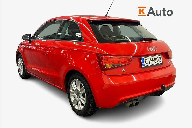 Käytetty Audi A1 Attraction 122 HP (89 kW) 2012 Punainen Viistoperä