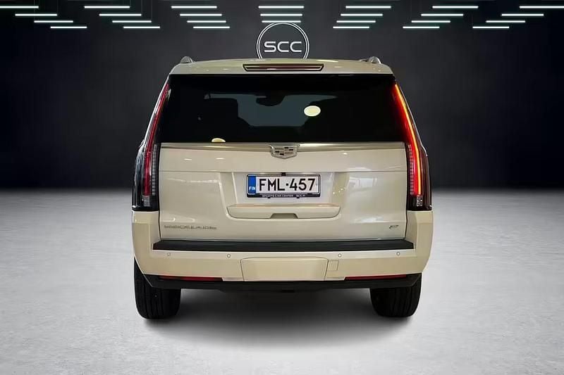 Käytetty Cadillac Escalade 426 HP (313 kW) 2016 Katumaasturi