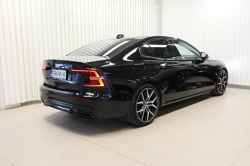 Käytetty Volvo S60 Business Edition 392 HP (288 kW) 2020 Musta Sedan
