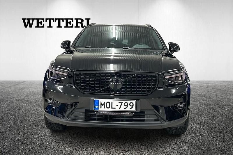 Käytetty Volvo XC40 Plus 169 kW (231 HP) 2022 Musta Katumaasturi