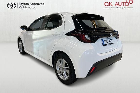 Käytetty Toyota Yaris Active 114 HP (83 kW) 2023 Valkoinen Viistoperä