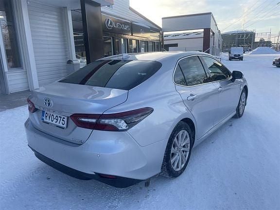 Käytetty Toyota Camry Style 218 HP (160 kW) 2023 Hopea Sedan