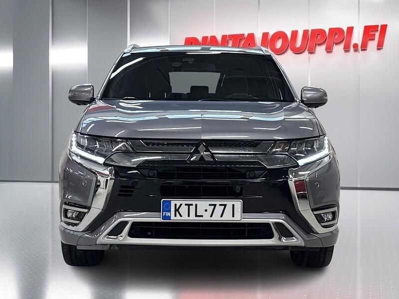 Käytetty Mitsubishi Outlander P-HEV Instyle 135 HP (99 kW) 2018 Katumaasturi